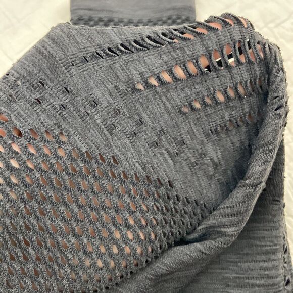 Athleta Heathered Gray Cutout Holes in Legs Design size Small - Picture 4 of 7